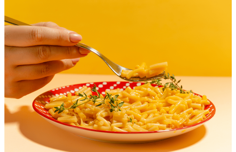 Ukusni makaroni sa sirom na maslinovom ulju je recept koji se lahkopriprema i još brže sprema a slatko jede.